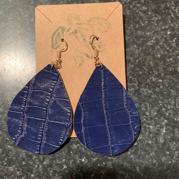 Handmade faux leather & cork earrings - Picture 3 of 8